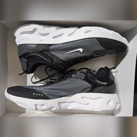 Nike Men's Black and Gray Sneakers - Picture 9 of 16